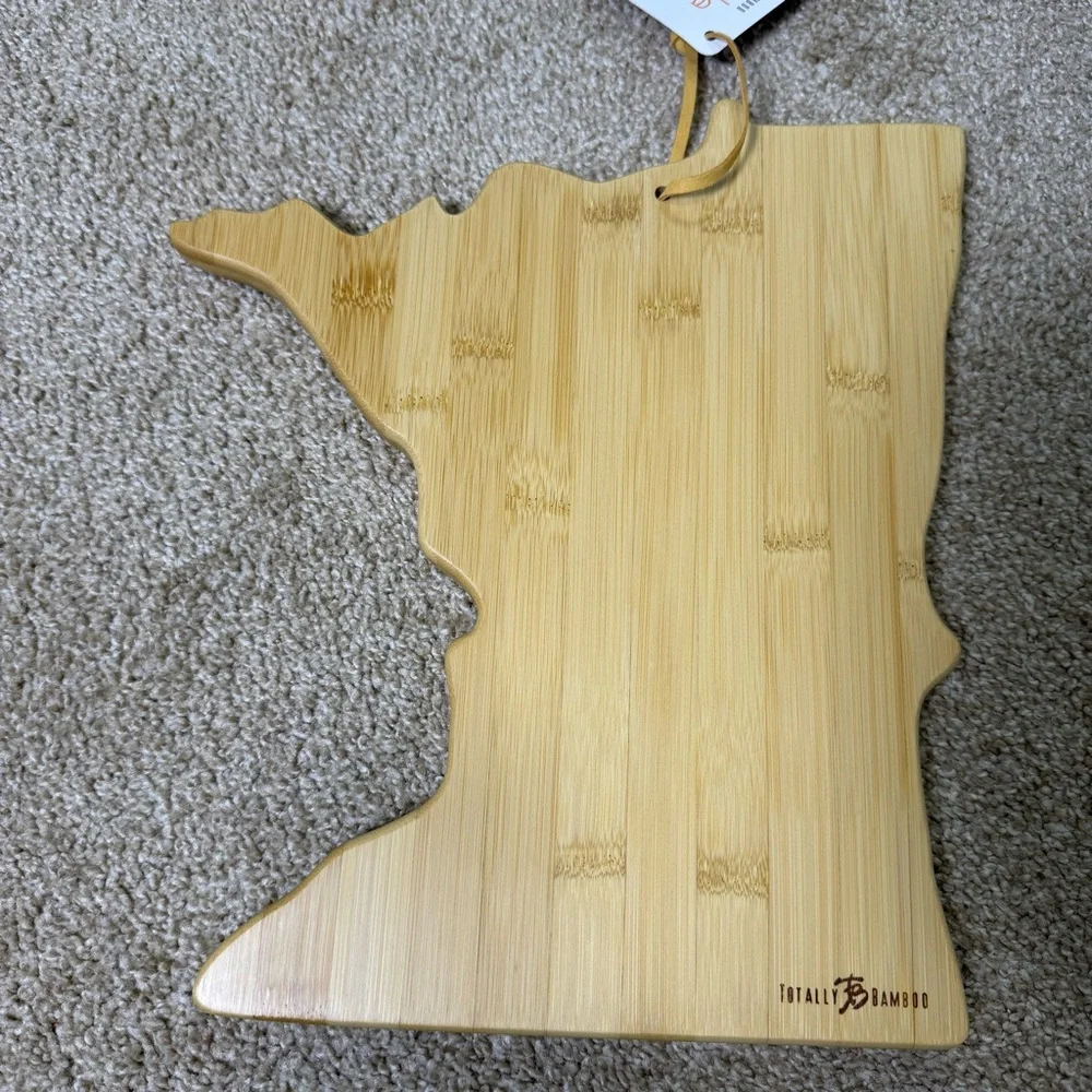 NWT Totally Bamboo Minnesota Cutting Board with Artwork by‎ Fish Kiss Food Safe